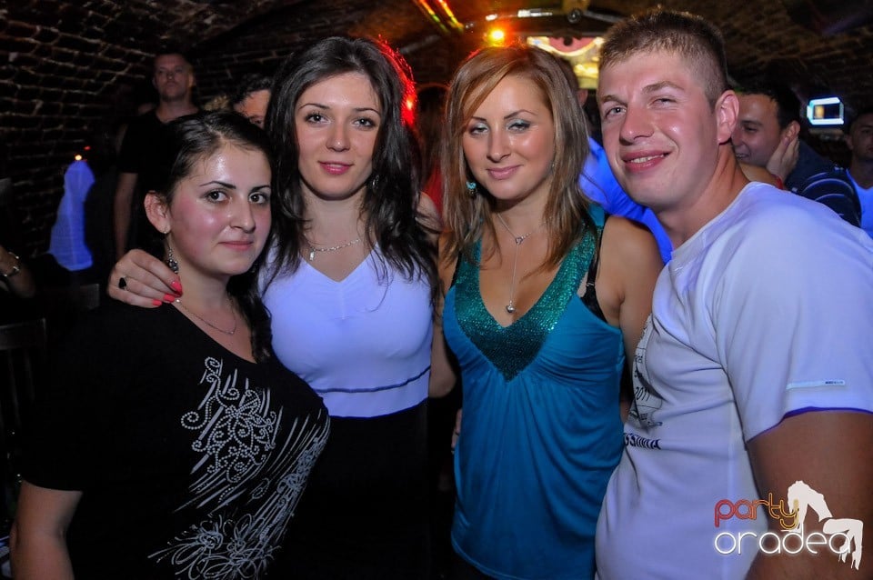 Club Escape: Caveman in the mix!, 