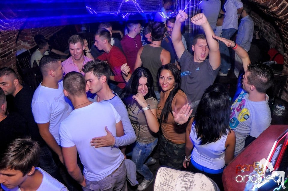 Club Escape: Caveman in the mix!, 