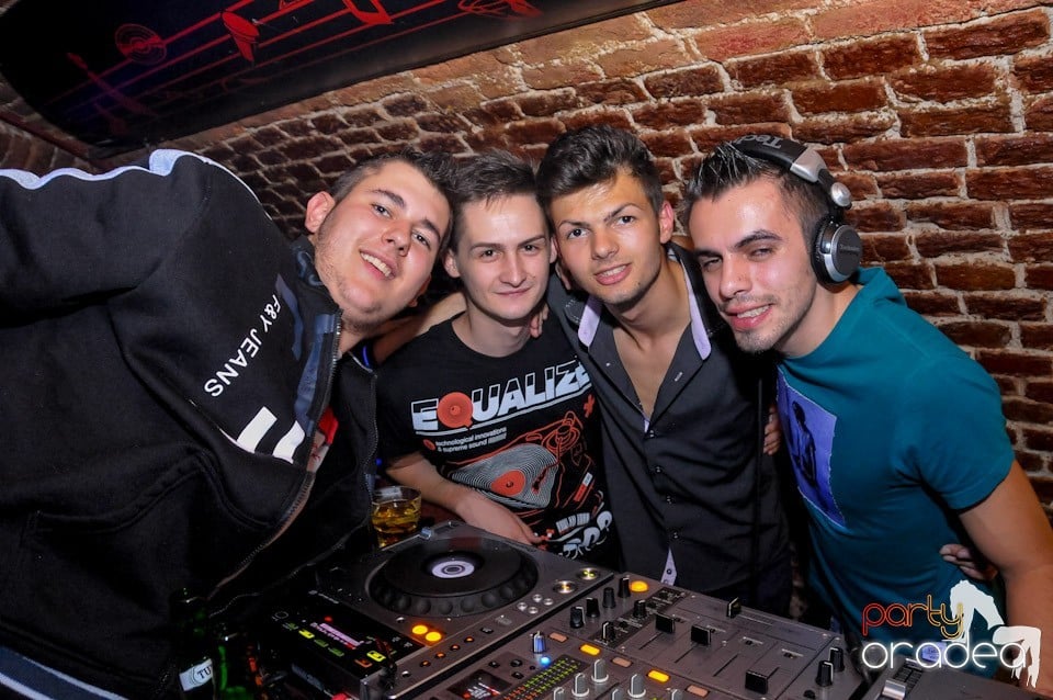 Club Escape: Caveman in the mix!, 