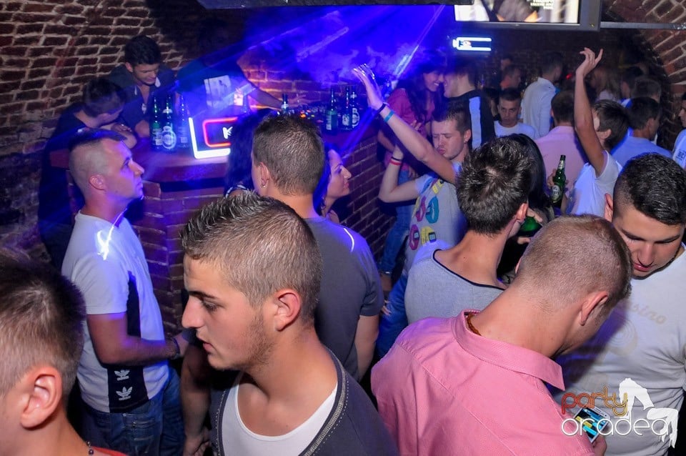 Club Escape: Caveman in the mix!, 