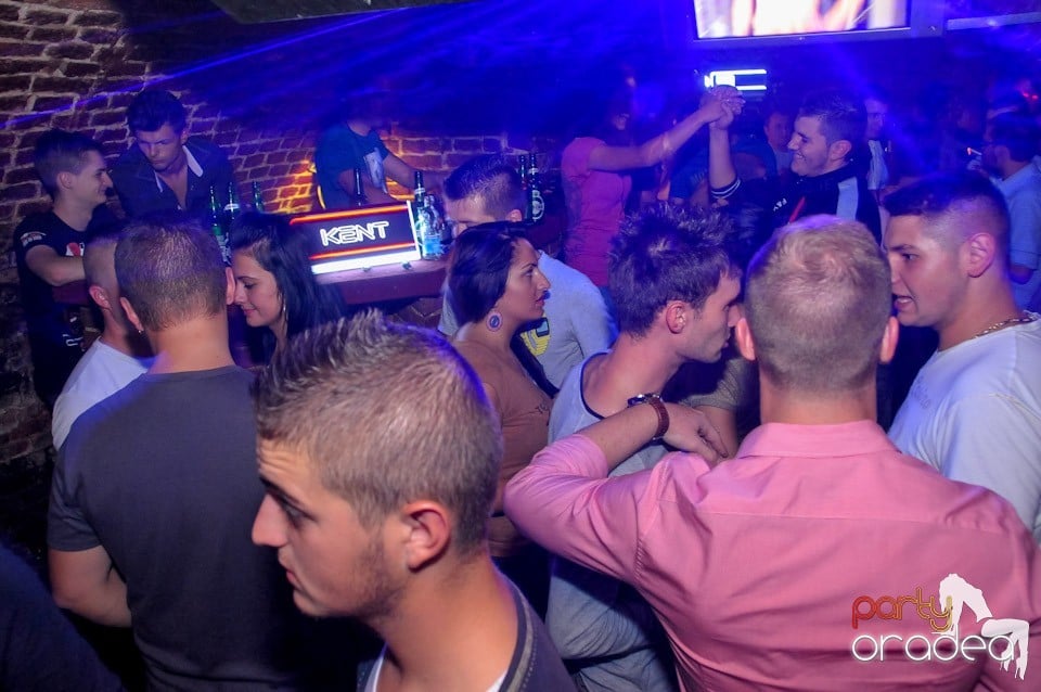 Club Escape: Caveman in the mix!, 