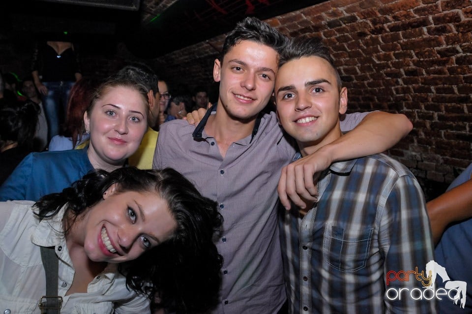 Club Escape: Caveman in the mix!, 