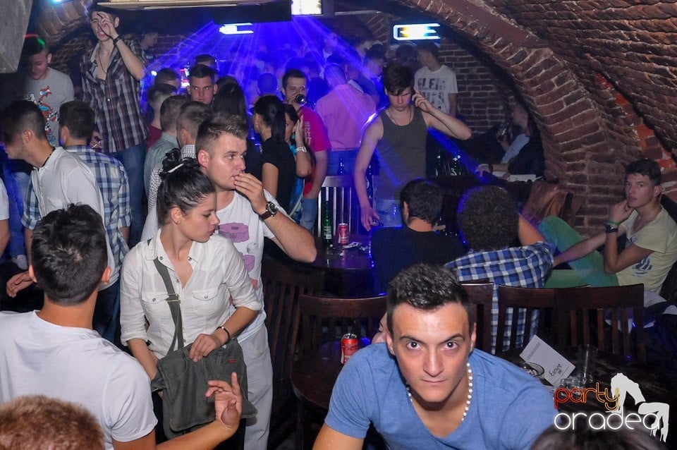 Club Escape: Caveman in the mix!, 