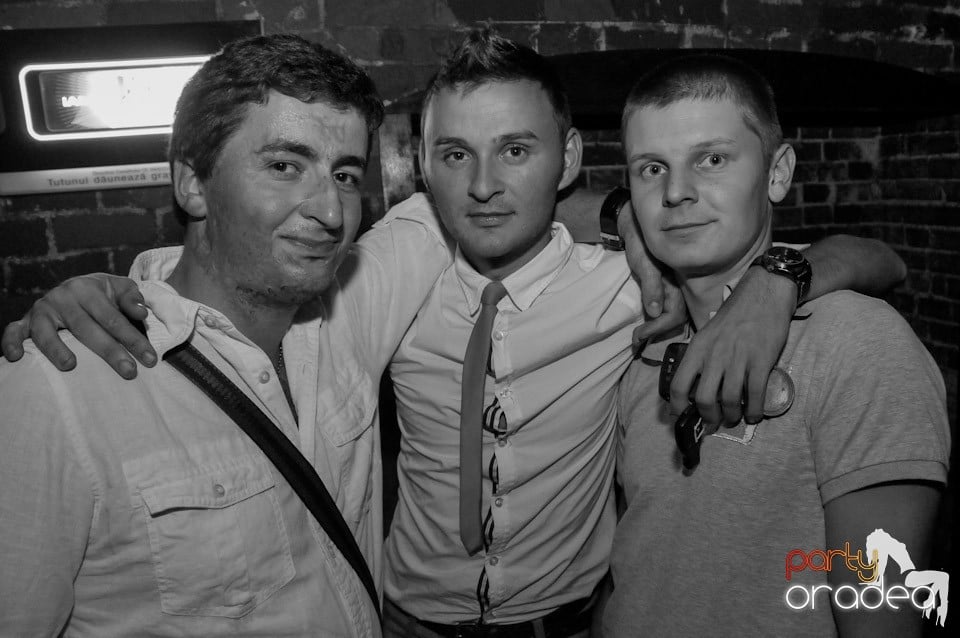 Club Escape: Caveman in the mix!, 