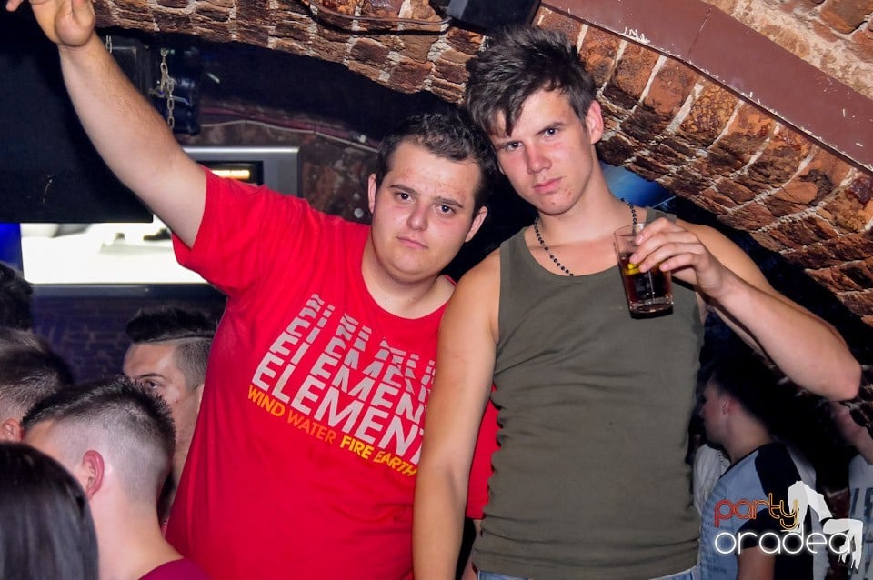 Club Escape: Caveman in the mix!, 