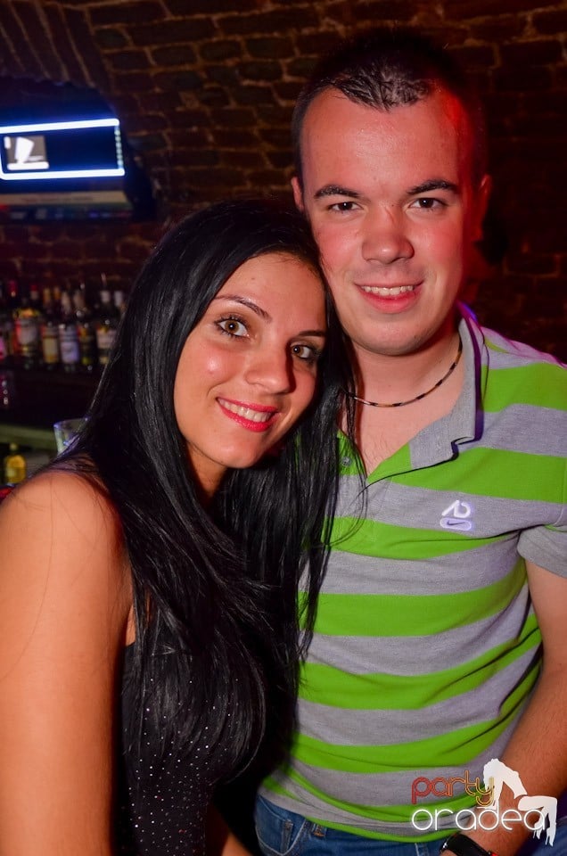 Club Escape: Caveman in the mix, 