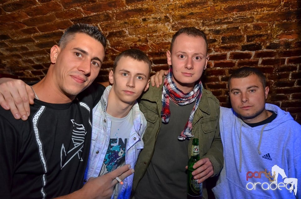 Club Escape: Caveman in the mix,