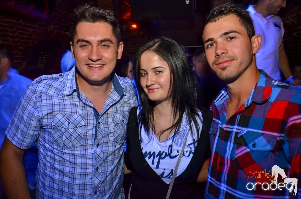 Club Escape: Caveman in the mix, 