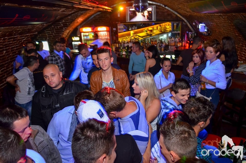 Club Escape: Caveman in the mix, 