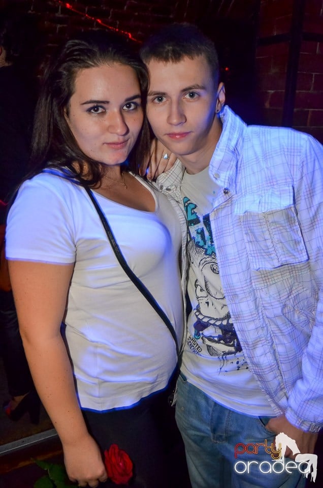 Club Escape: Caveman in the mix,