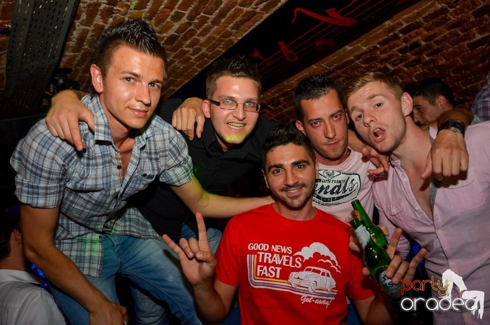 Club Escape: Caveman in the mix, 