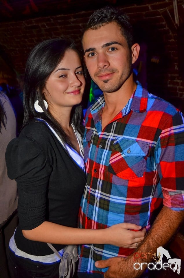 Club Escape: Caveman in the mix, 