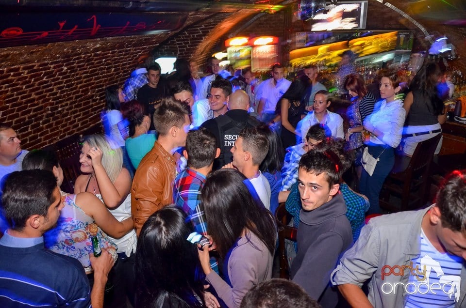 Club Escape: Caveman in the mix, 