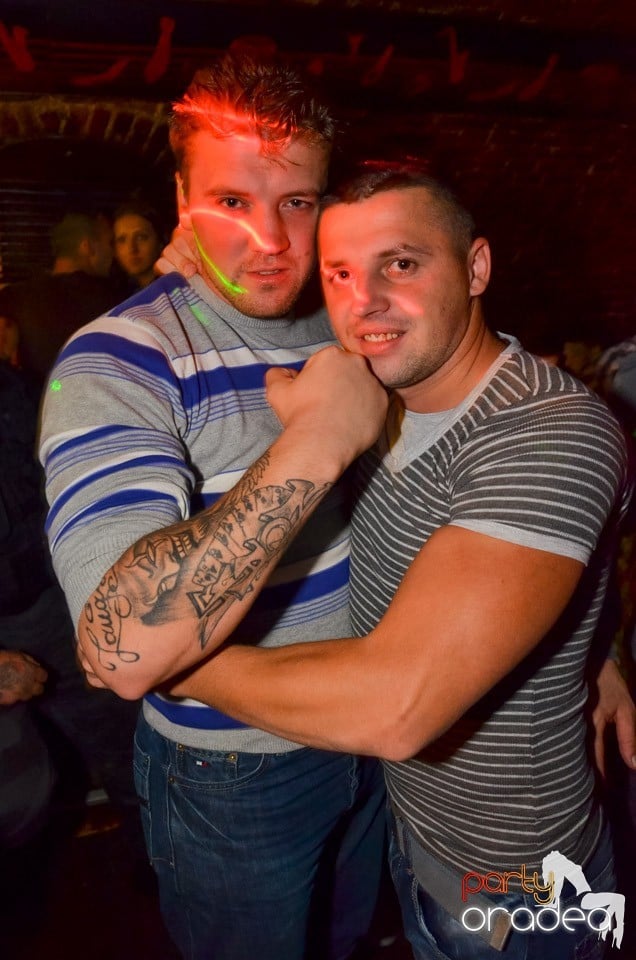 Club Escape: Caveman in the mix,