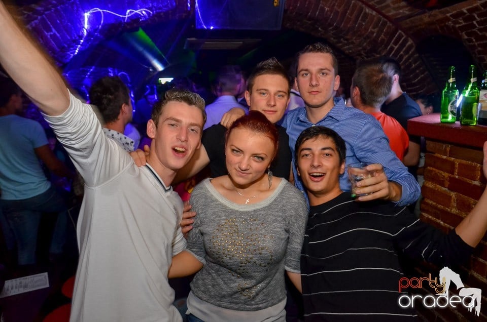 Club Escape: Caveman in the mix,