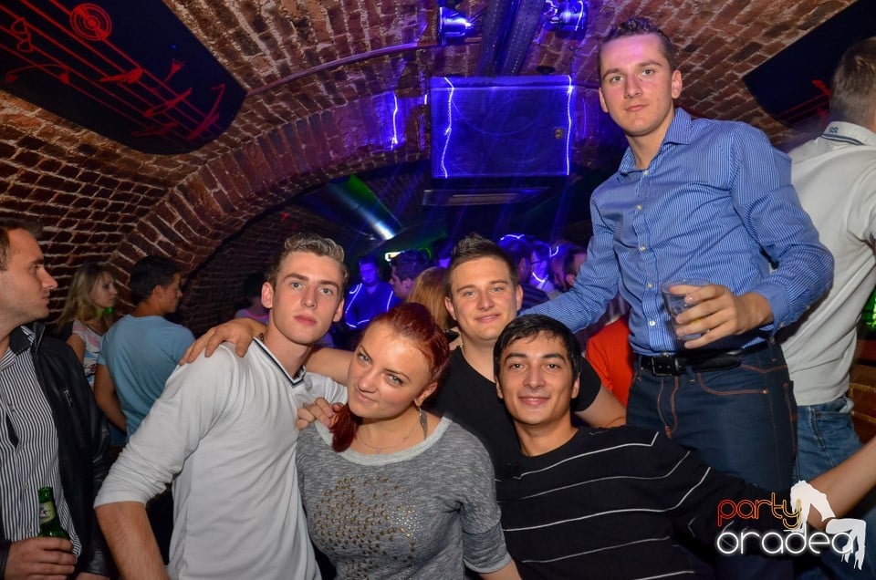 Club Escape: Caveman in the mix,