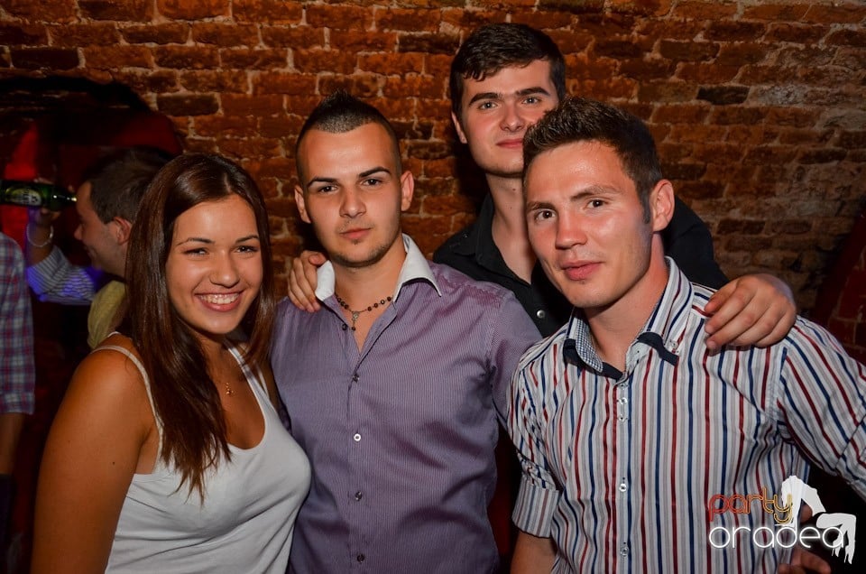 Club Escape: Caveman in the mix, 