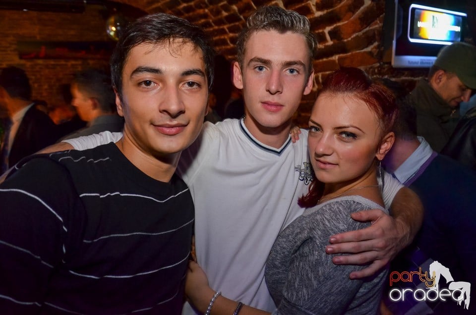 Club Escape: Caveman in the mix,