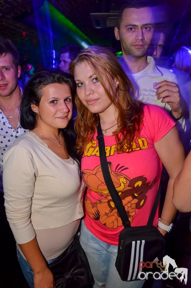 Club Escape: Caveman in the mix,