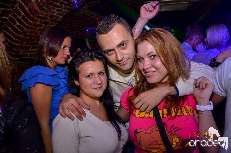 Club Escape: Caveman in the mix,