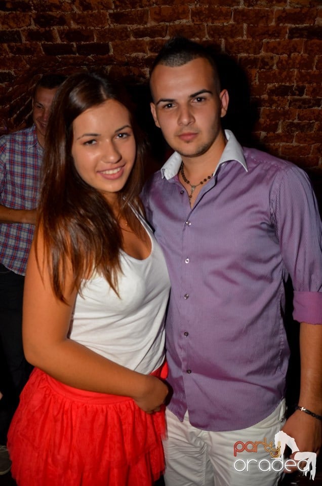 Club Escape: Caveman in the mix, 