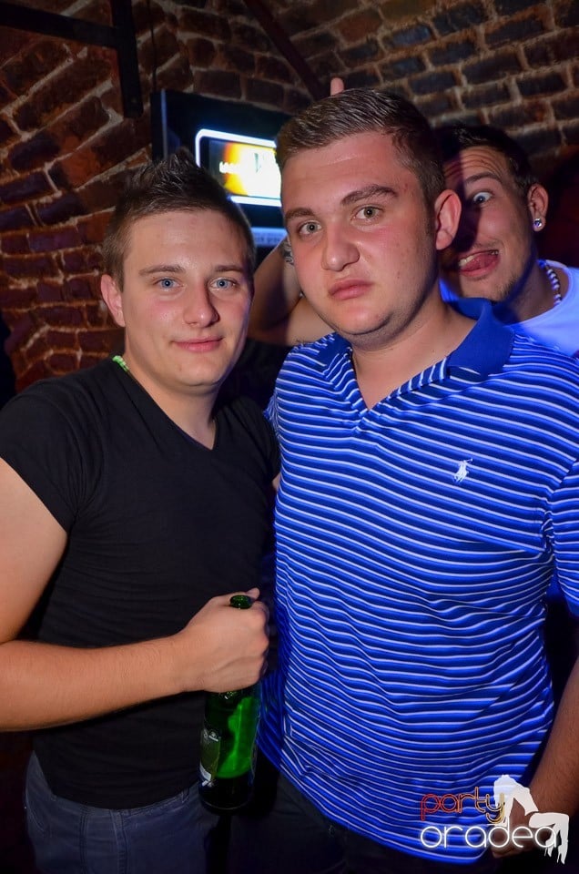 Club Escape: Caveman in the mix,