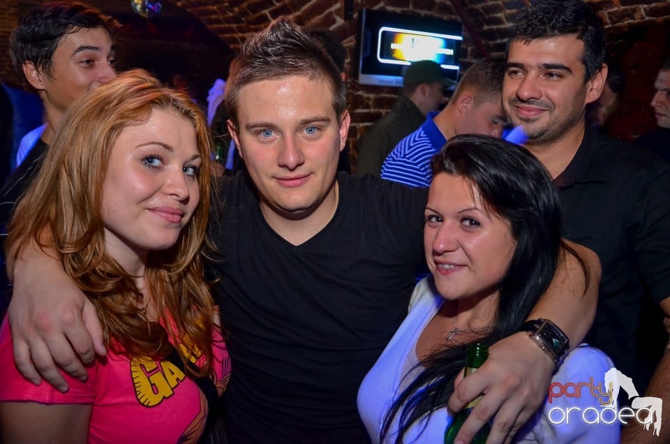 Club Escape: Caveman in the mix,