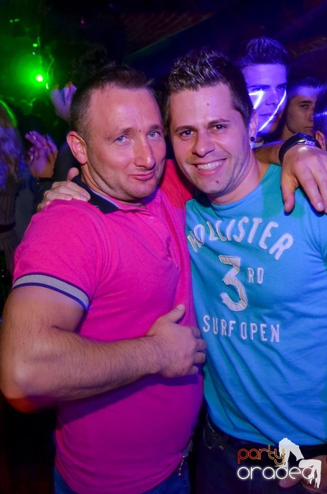 Club Escape: Caveman in the mix,