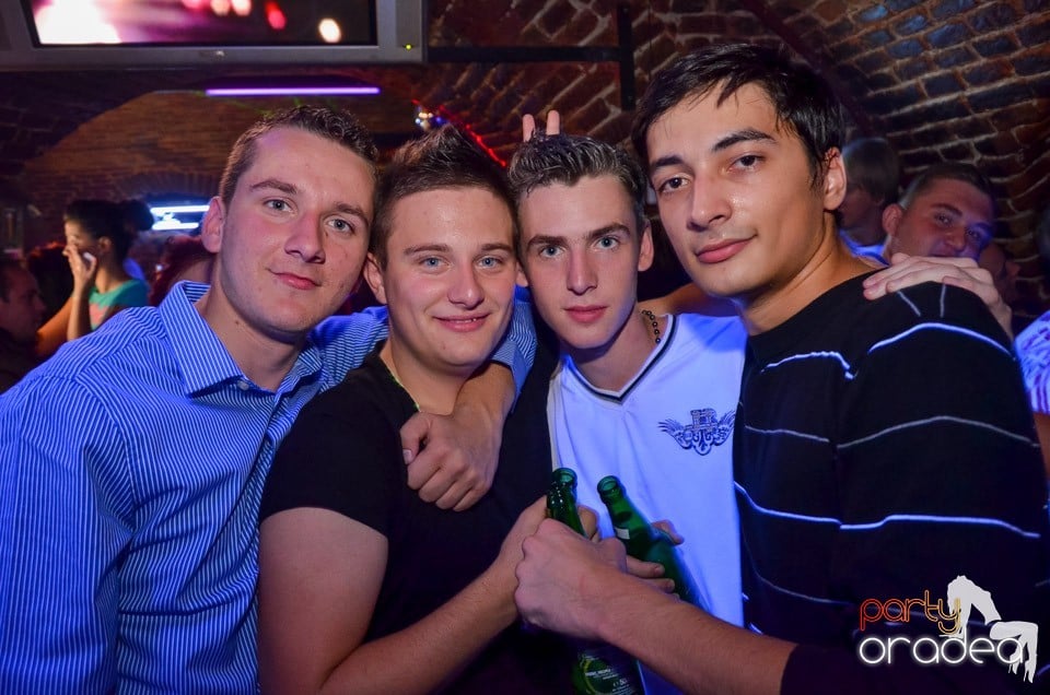 Club Escape: Caveman in the mix,