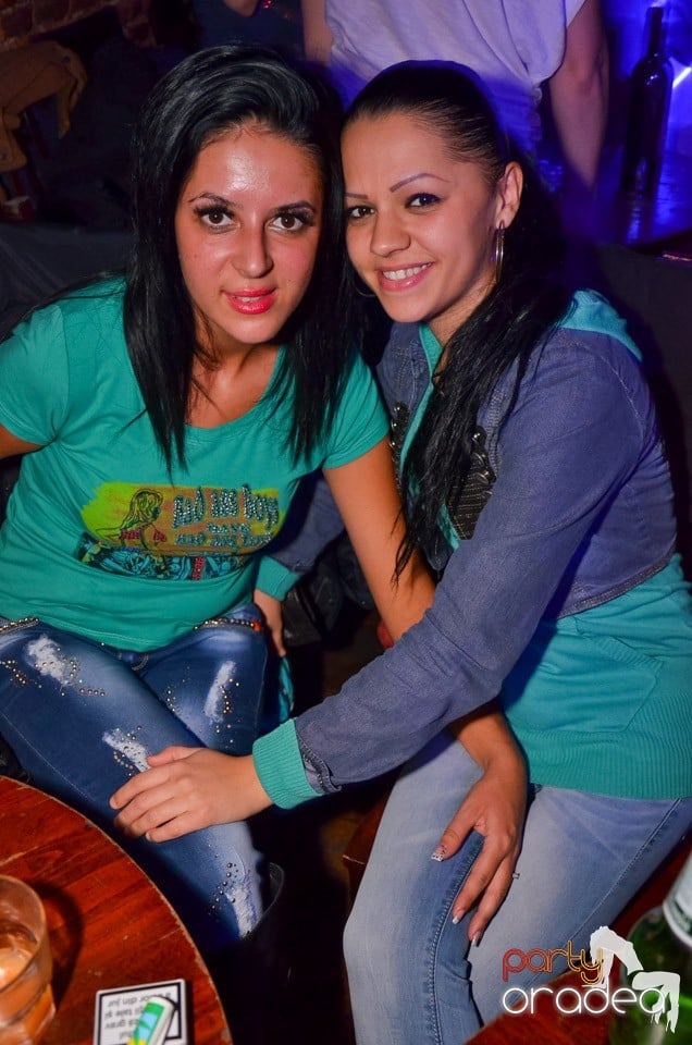 Club Escape: Caveman in the mix,