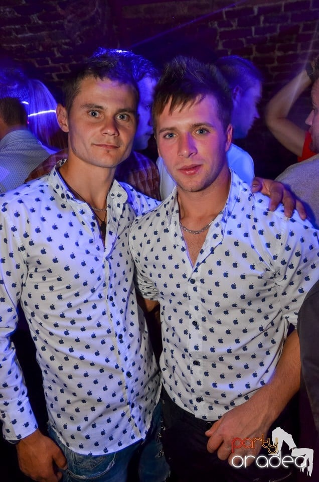 Club Escape: Caveman in the mix,