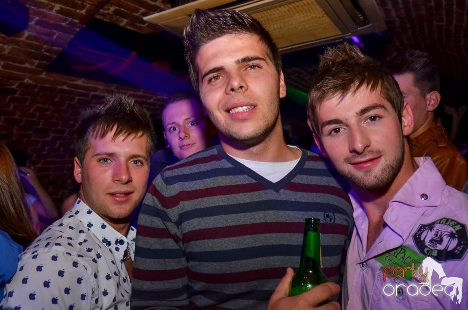 Club Escape: Caveman in the mix,