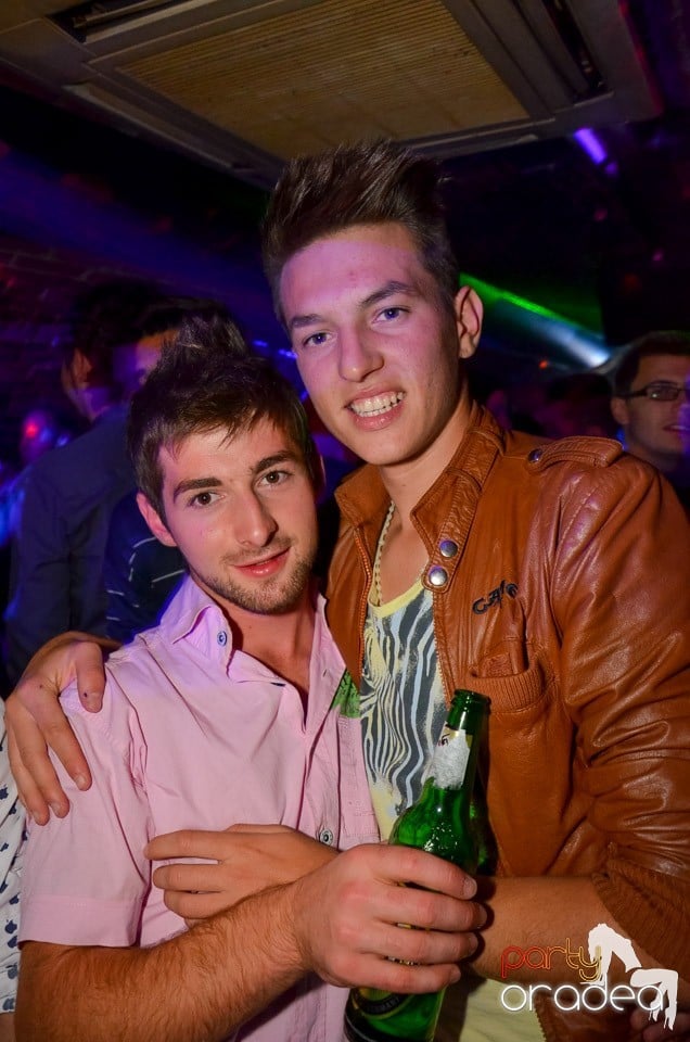 Club Escape: Caveman in the mix,