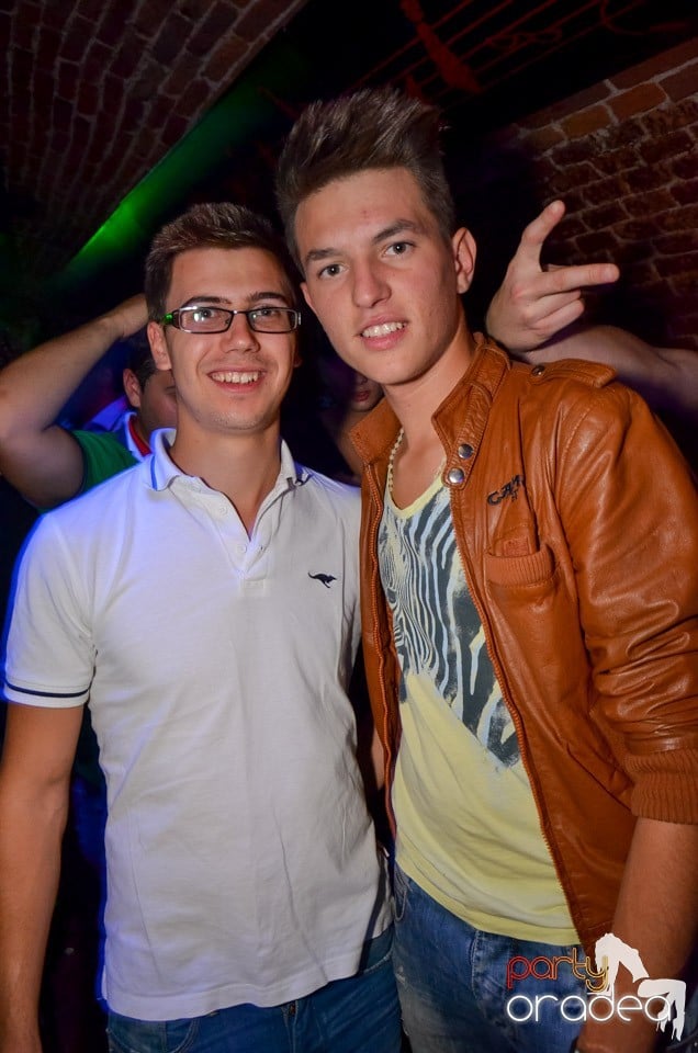 Club Escape: Caveman in the mix,