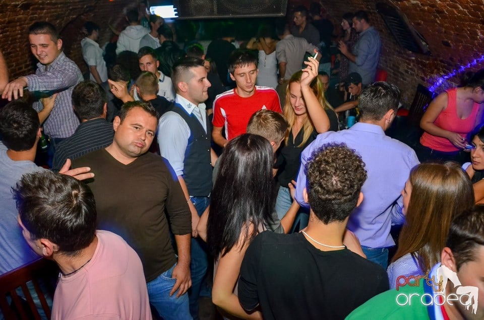 Club Escape: Caveman in the mix,