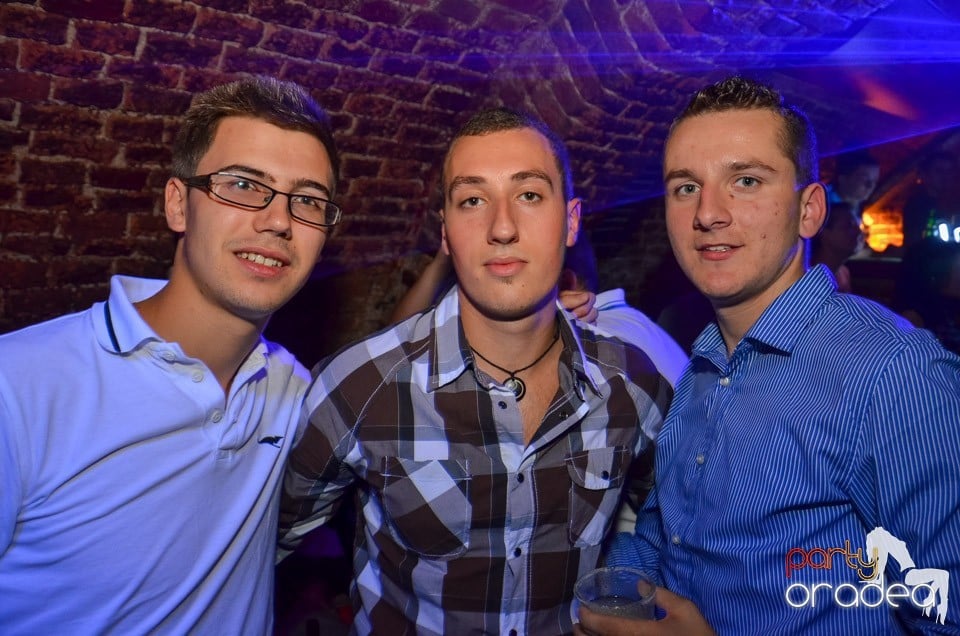 Club Escape: Caveman in the mix,