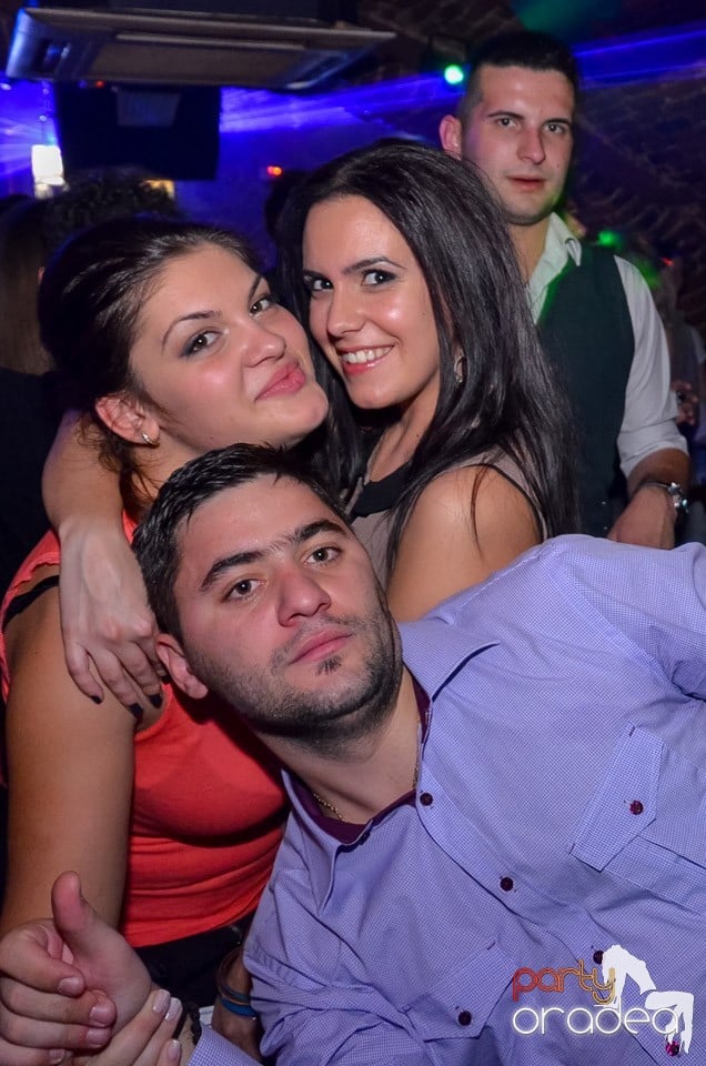 Club Escape: Caveman in the mix, 