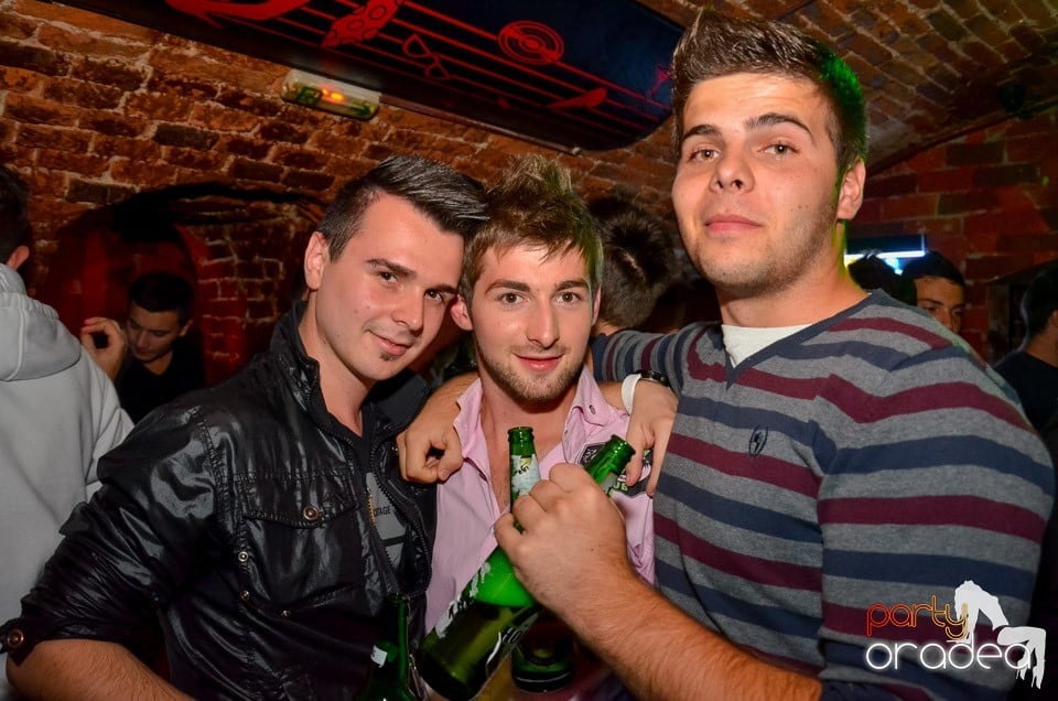 Club Escape: Caveman in the mix,