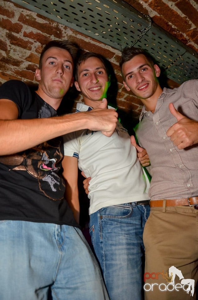 Club Escape: Caveman in the mix,