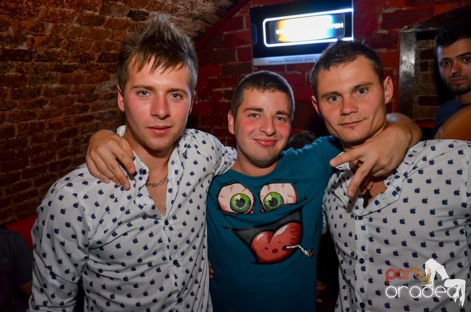 Club Escape: Caveman in the mix,