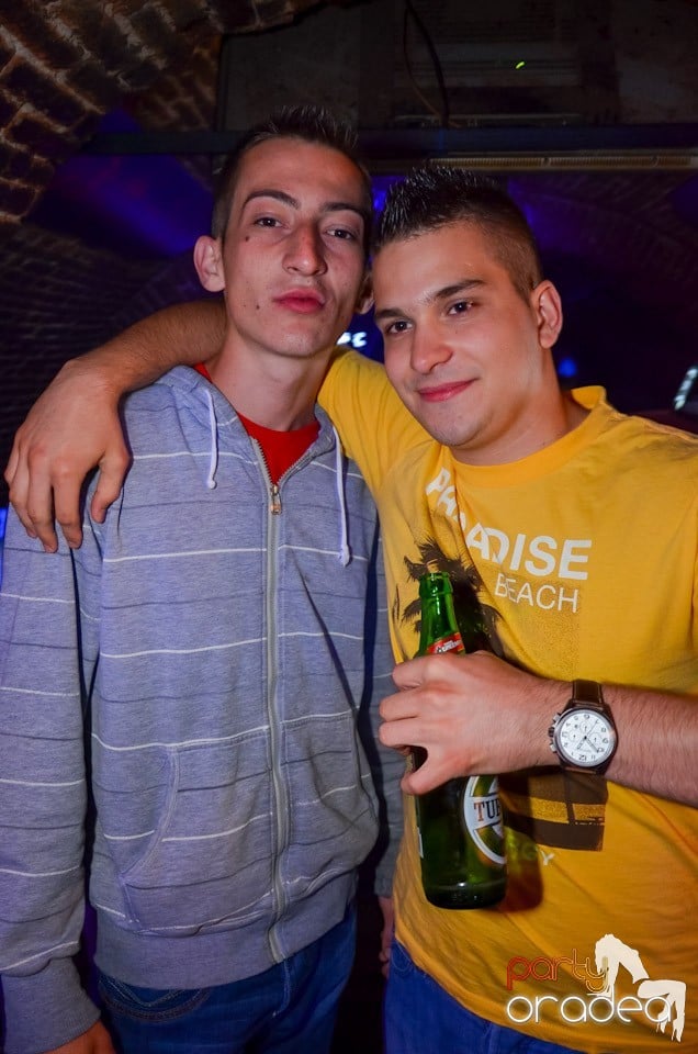 Club Escape: Caveman in the mix, 