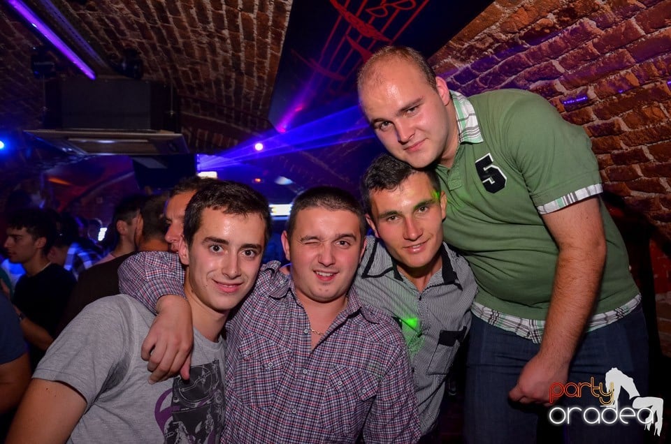 Club Escape: Caveman in the mix,