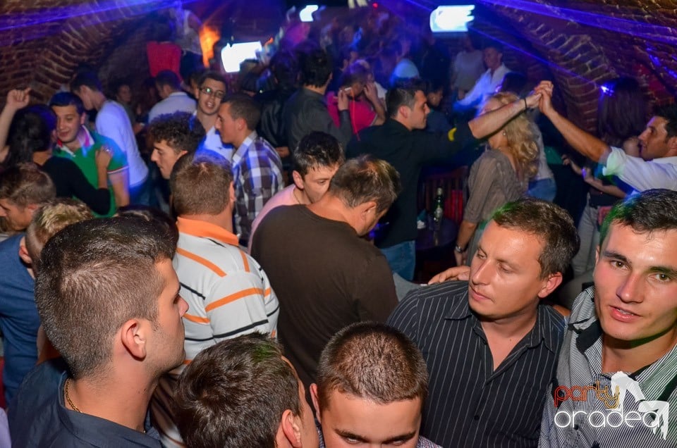 Club Escape: Caveman in the mix,