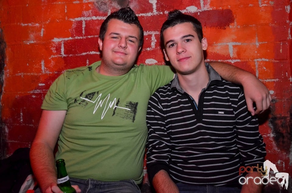 Club Escape: Caveman in the mix, 