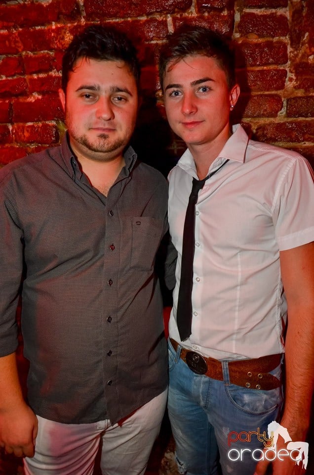 Club Escape: Caveman in the mix,