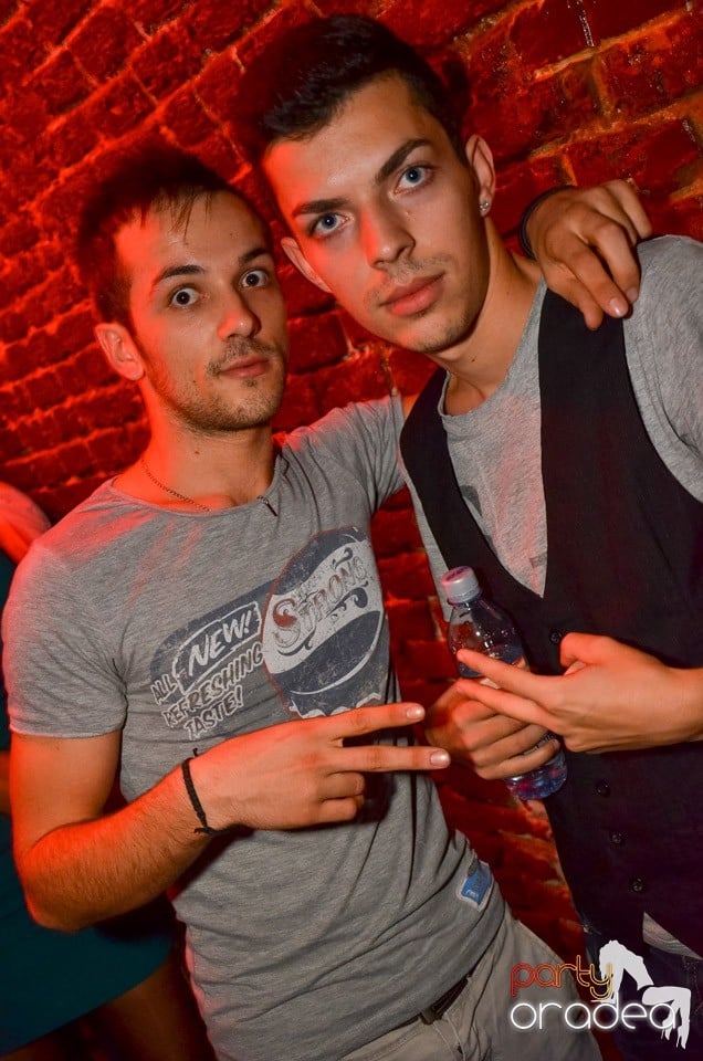 Club Escape: Caveman in the mix,