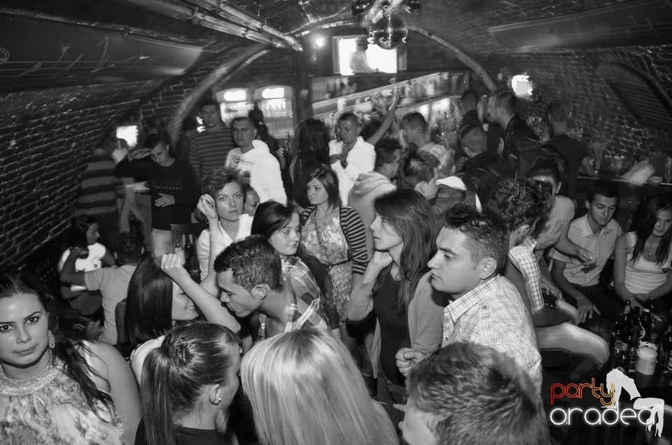 Club Escape: Caveman in the mix,