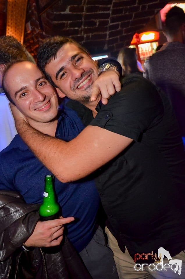 Club Escape: Caveman in the mix, 