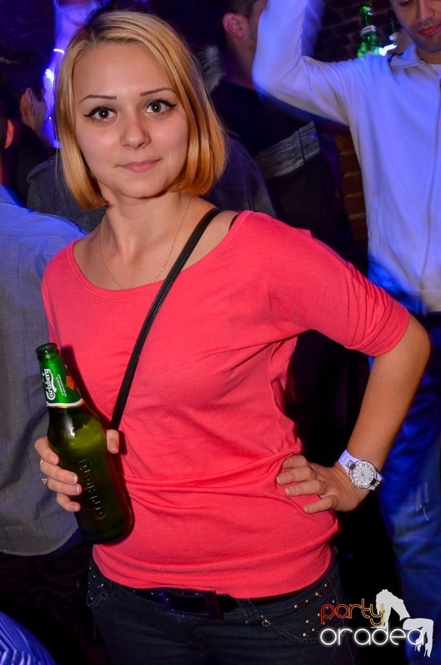 Club Escape: Caveman in the mix, 