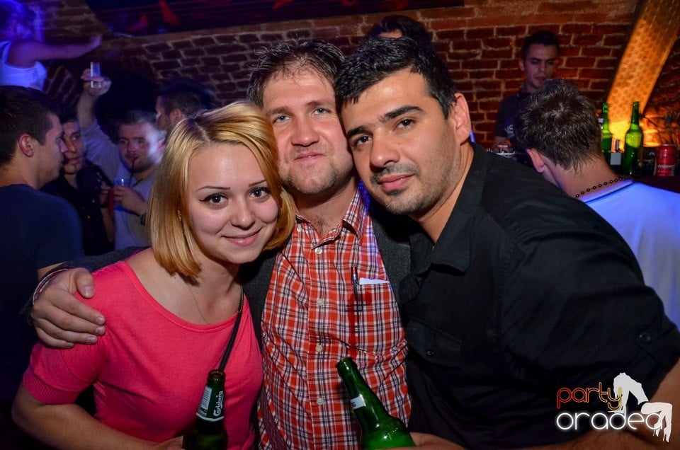 Club Escape: Caveman in the mix, 